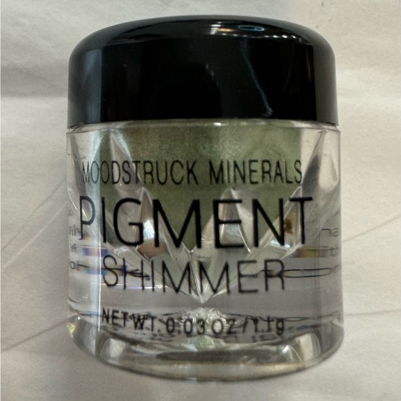 Younique Moodstruck Minerals Pigment Shimmer eyeshadow. Color is Empowered - Picture 1 of 4